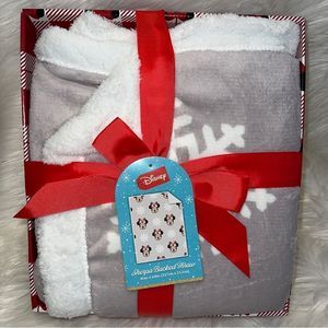 Disney Minnie‎ Mouse Snowflakes Christmas Sherpa Backed Throw
